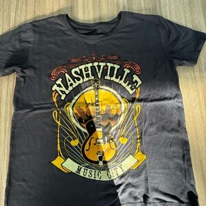 Nashville: fun tee, soft, good condition